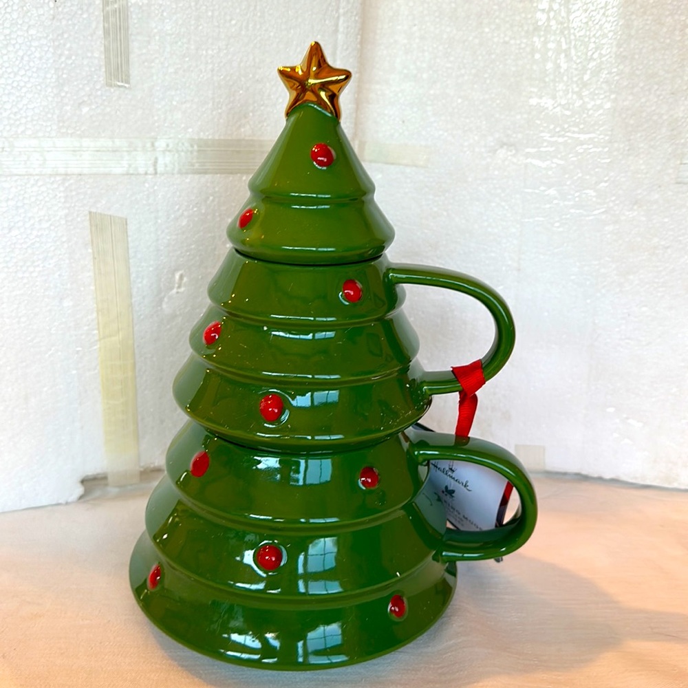 Hallmark 2 stacking Christmas mugs with lid.